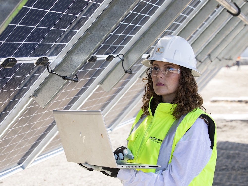 Becas para mujeres en energia solar